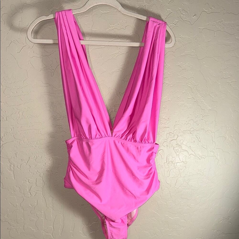 Cupshe Bubblegum pink deep plunge one piece swimsuit NWT size large.